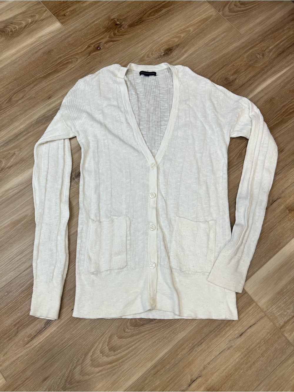 American Eagle Outfitters Women's Cream Lightweight Cardigan Sweater Size Medium
